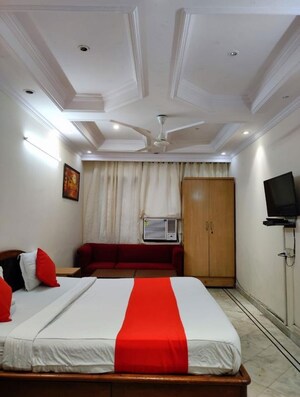 Team Area in 3 BHK Builder Floor at Chittaranjan Park – for Rent