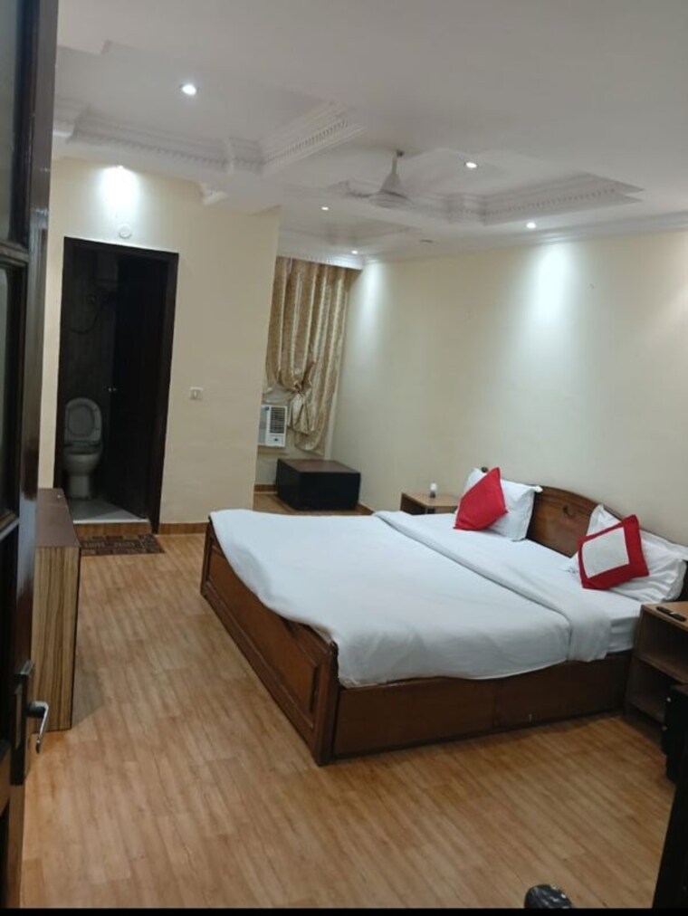 Bedroom, chittaranjan park 3 Bedroom 1400 Sq.Ft. Builder Floor In Chittaranjan Park Delhi 10325331