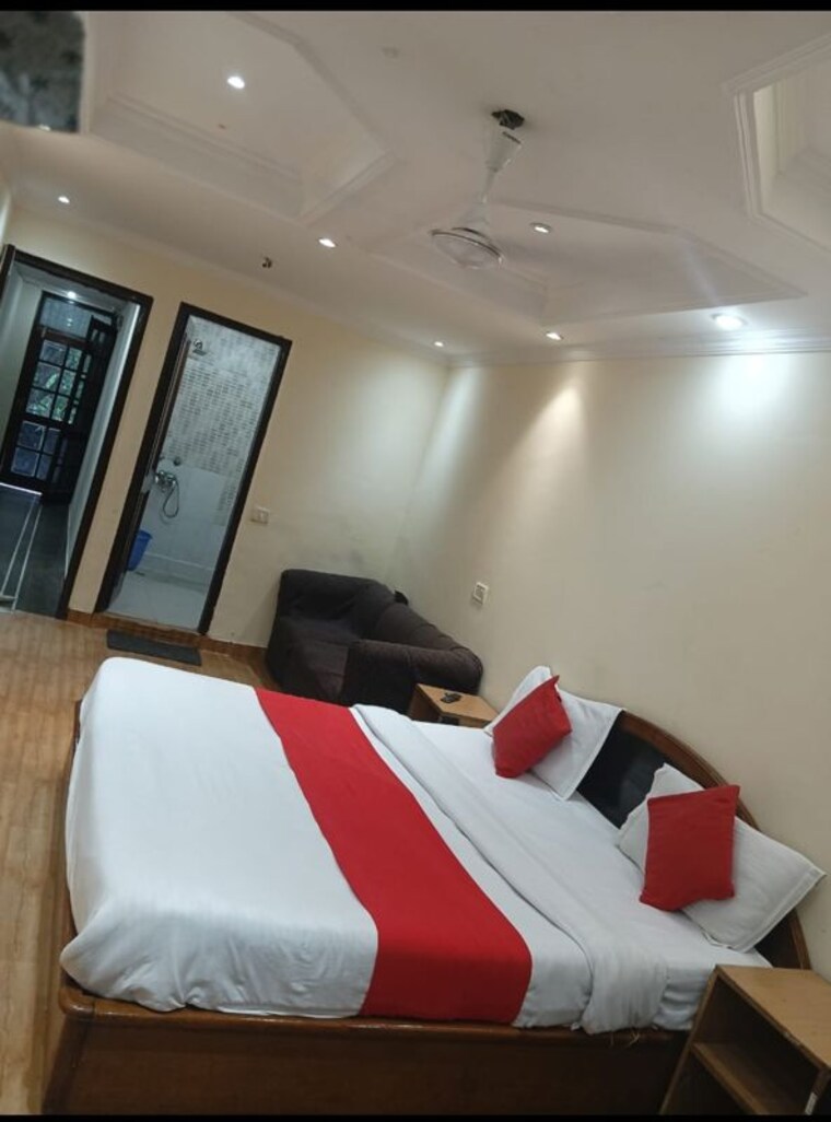 Bedroom, chittaranjan park 3 Bedroom 1400 Sq.Ft. Builder Floor In Chittaranjan Park Delhi 10325331