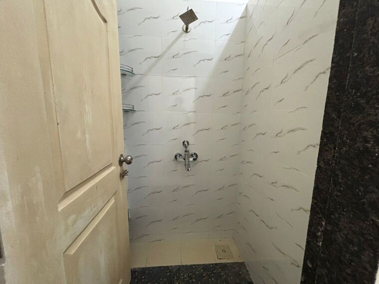 Bathroom, goregaon west Pg For Girls In Goregaon West 10325340