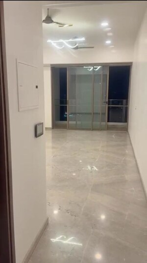 Room in 3 BHK Apartment at Prestige Jasdan Classic, Mahalaxmi – for Rent