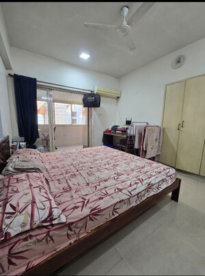 3 BHK Apartment For Rent in Kamal Apartment Teen Hath Naka, Louis Wadi