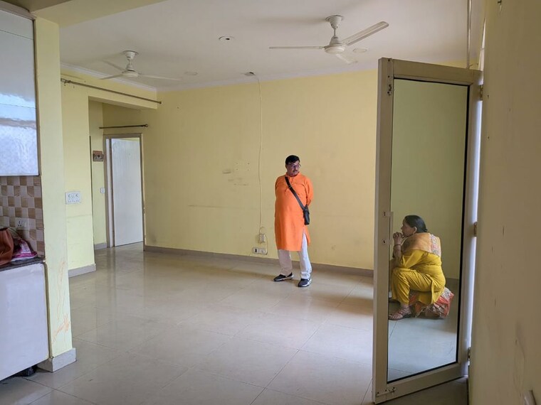 Room, gaur-city-5th-avenue 2.5 Bedroom 1175 Sq.Ft. Apartment In Sector 4 Greater Noida Greater Noida 10325326