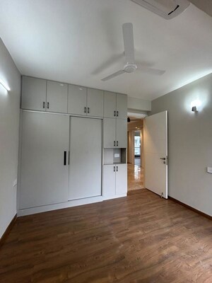 Room in 3 BHK Apartment at Signature Global City 63A, Sector 63a – for Rent