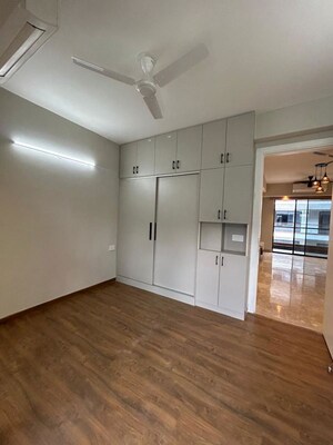 Room in 3 BHK Apartment at Signature Global City 63A, Sector 63a – for Rent