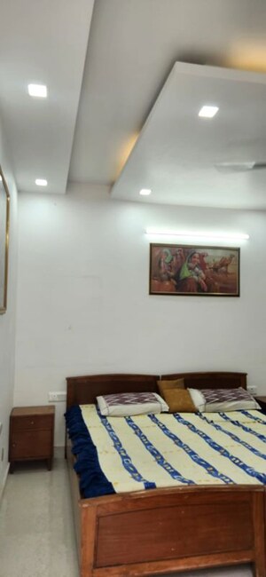 Furnished Amenities in 3 BHK Builder Floor at East Of Kailash – for Rent