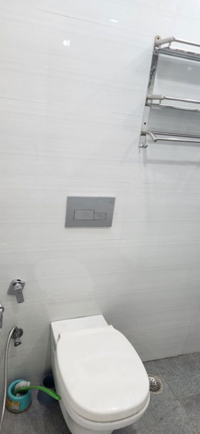 Bathroom, east of kailash 3 Bedroom 1800 Sq.Ft. Builder Floor In East Of Kailash Delhi 10325400