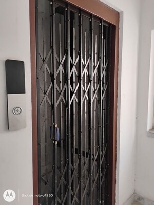 Lift in 2 BHK Builder Floor at Mukundapur – for Sale