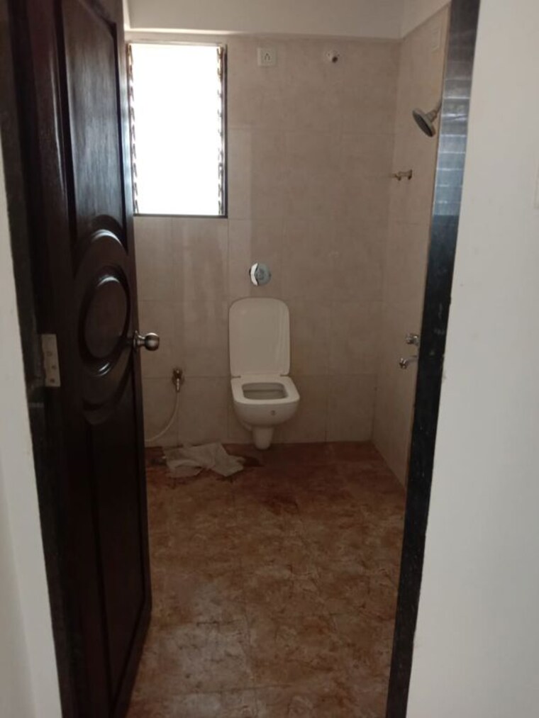 Bathroom, indu-ganesh-chs 2 Bedroom 720 Sq.Ft. Apartment In Sion Mumbai 10325410