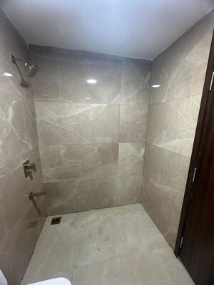 Bathroom in 2.5 BHK Builder Floor at Smart World Orchard, Sector 61 – for Rent