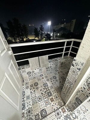 Balcony in 2.5 BHK Builder Floor at Smart World Orchard, Sector 61 – for Rent