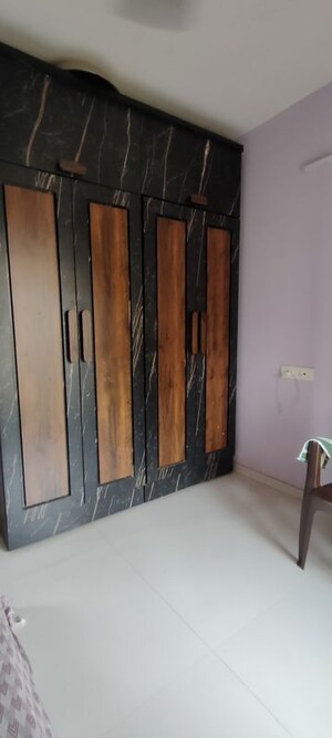 Furnished Amenities in 2 BHK Apartment at Praful CHS, Kandivali West – for Rent