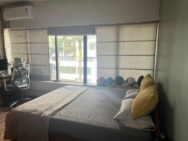 Bedroom, lokhandwala complex 3 Bedroom 1850 Sq.Ft. Apartment In Lokhandwala Complex Mumbai 10325478