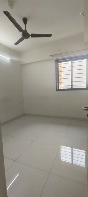 Room in 2.5 BHK Apartment at Nanded Kalashree, State Bank Nagar – for Sale