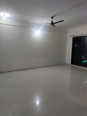 Room in 2.5 BHK Apartment at Sethia Kalpavruksh Heights, Kandivali West – for Rent