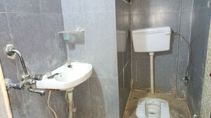 Bathroom in 1 BHK Builder Floor at Vaishali Sector 3 – for Rent