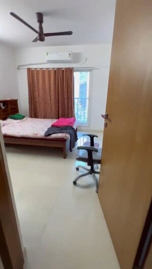 Team Area in 3 BHK Apartment at Romell Serene, Borivali West – for Rent