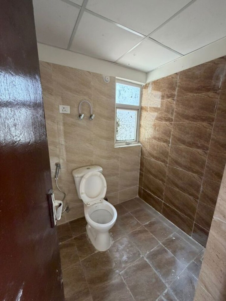 Bathroom, mahagun-my-woods 3 Bedroom 1370 Sq.Ft. Apartment In Sector 16c Greater Noida Greater Noida 10325535