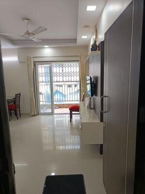 Room in 1 RK Apartment at Orchid Complex Gundecha, Kandivali East – for Sale
