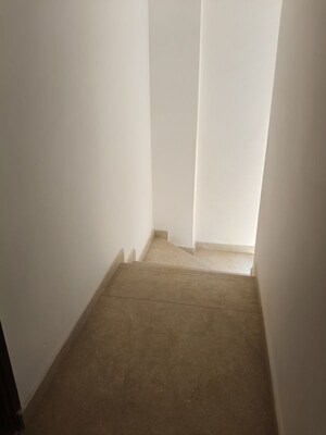 Room in  Office Space at Raheja Towers Apartments, Mg Road – for Rent