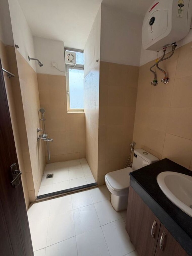 Bathroom, pioneer-park-phase-1 4 Bedroom 2690 Sq.Ft. Apartment In Sector 61 Gurgaon 10325557