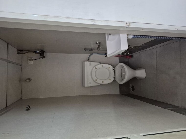 Bathroom, mayur vihar 1 RK 250 Sq.Ft. Apartment In Mayur Vihar Delhi 10325579