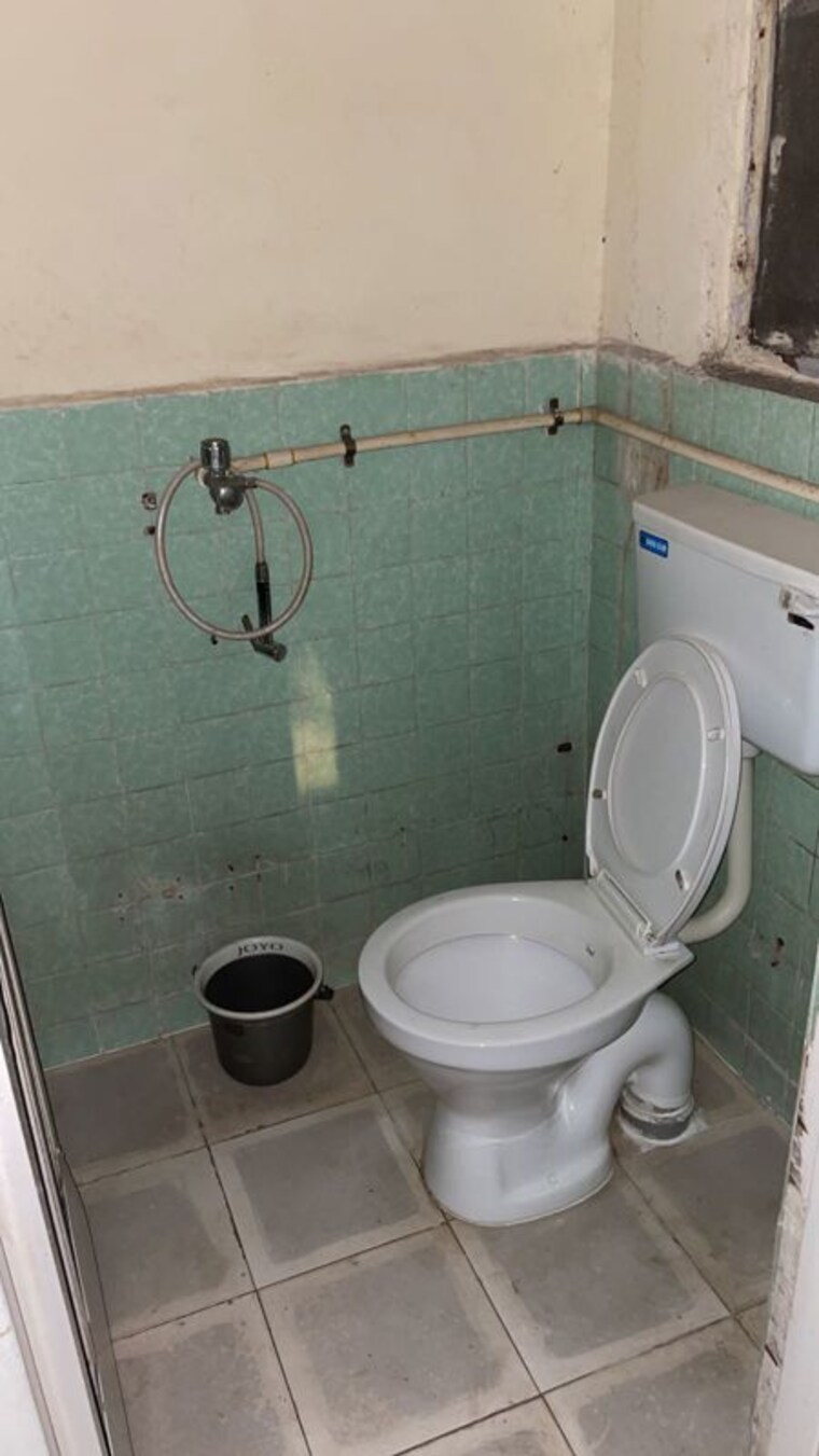 Bathroom, aster-chs-kandivali 2 Bedroom 890 Sq.Ft. Apartment In Kandivali East Mumbai 10325580