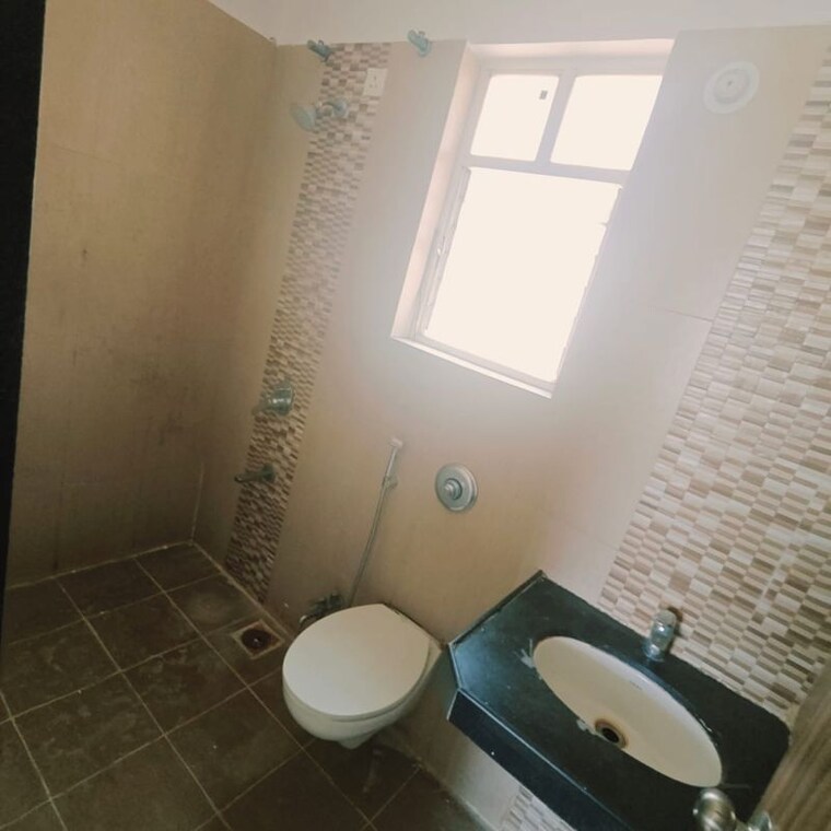 Bathroom, singad kondwa 2 Bedroom 820 Sq.Ft. Apartment In Singad Kondwa Pune 10325613