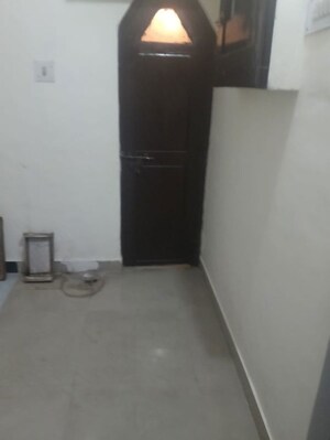 Room in 1 BHK Independent House at Aliganj – for Rent