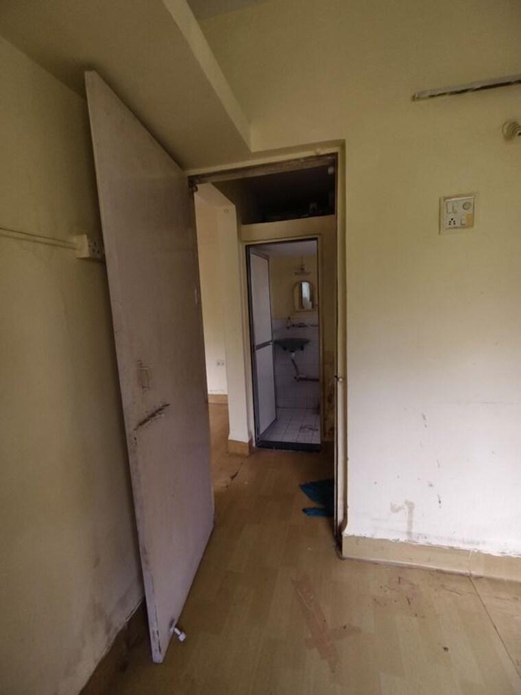 Room, raghukul-building 1 RK 350 Sq.Ft. Apartment In Goregaon East Mumbai 10325638
