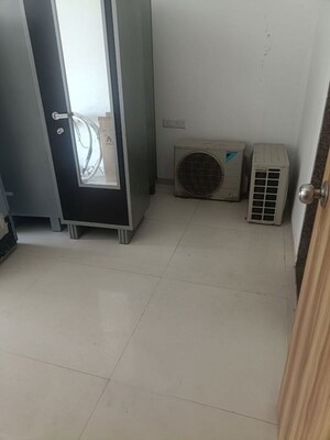 Room in 2 BHK Apartment at Avant Hillway, Goregaon East – for Rent