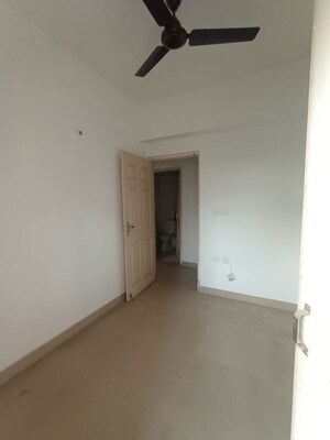 Room in 2 BHK Apartment at Supertech Cape Town, Sector 74 – for Rent