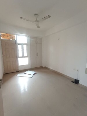 Room in 2 BHK Apartment at Supertech Cape Town, Sector 74 – for Rent