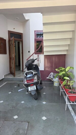 Parking in 2 BHK Independent House at Gomti Nagar – for Rent