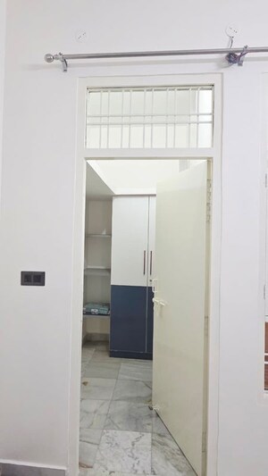 Room in 2 BHK Independent House at Gomti Nagar – for Rent