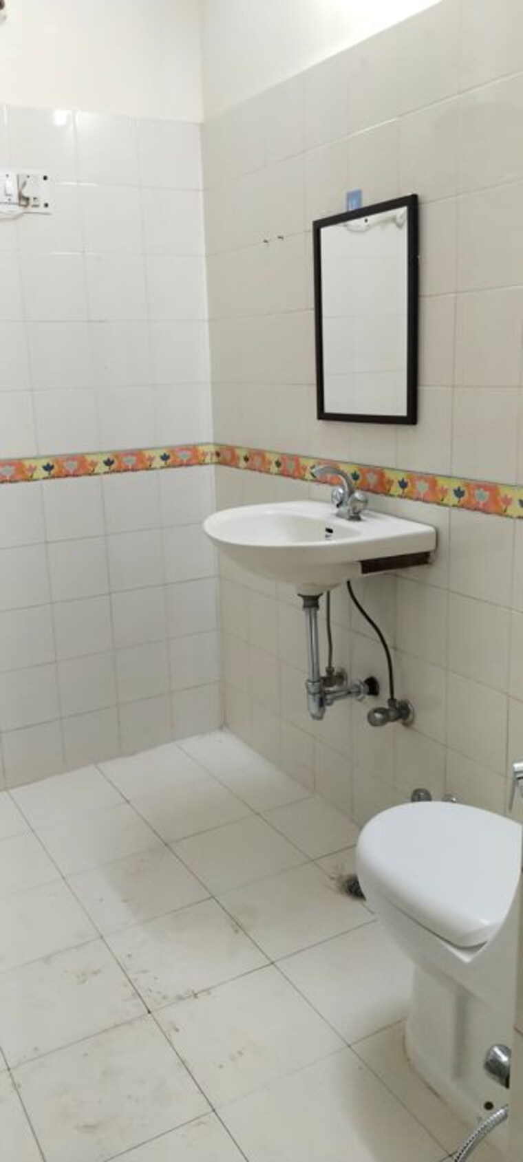 Bathroom, south city 1 2 Bedroom 240 Sq.Yd. Builder Floor In South City 1 Gurgaon 10325713