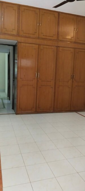 Room in 2 BHK Builder Floor at South City 1 – for Rent