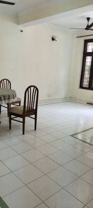2 BHK Builder Floor For Rent in South City 1