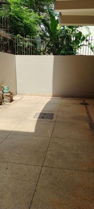 Parking in 2 BHK Builder Floor at South City 1 – for Rent