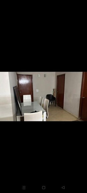 Team Area in 2 BHK Apartment at Mahagun Moderne, Sector 78 – for Rent