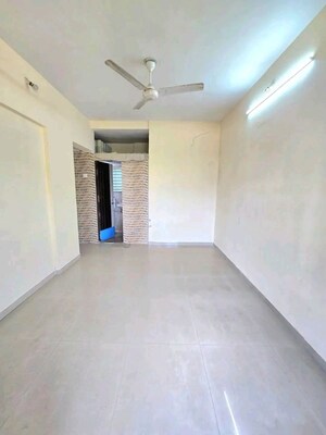 Room in 2 BHK Apartment at Jeevdani Oakwood, Nalasopara West – for Rent