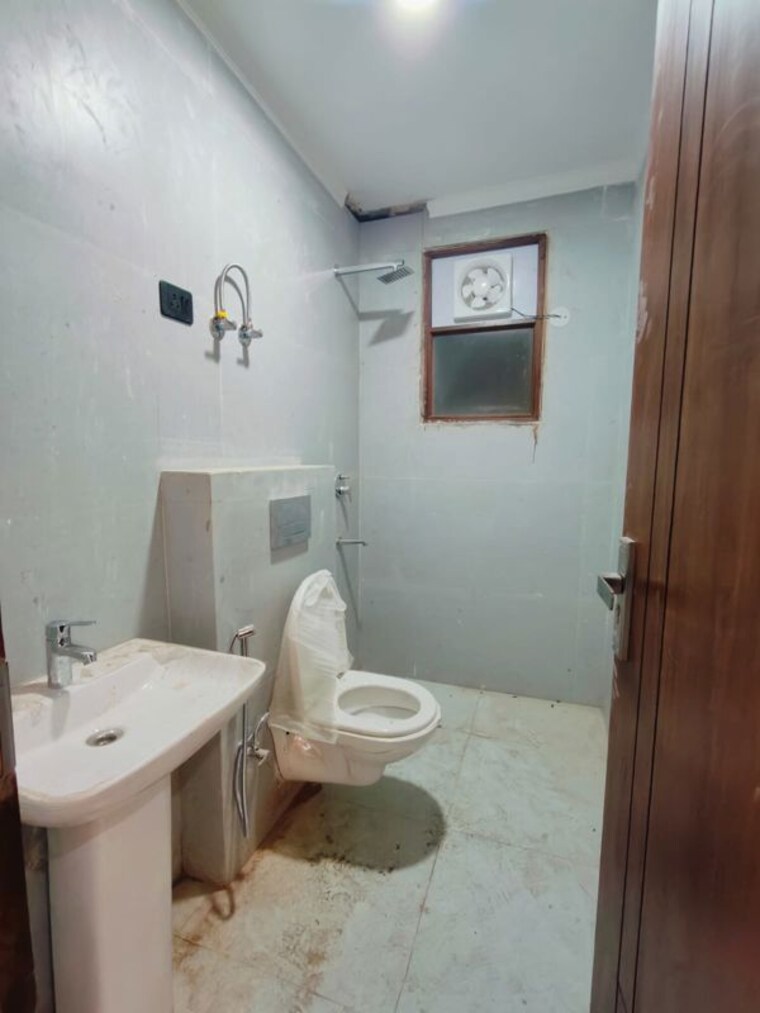 Bathroom, said ul ajaib 1 RK 350 Sq.Ft. Apartment In Said Ul Ajaib Delhi 10325754