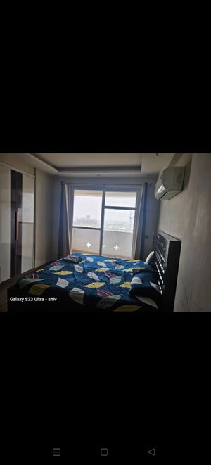Bedroom in 3.5 BHK Apartment at Amrapali Sapphire, Sector 45 – for Rent