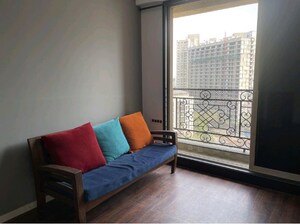 Room in 2 BHK Apartment at Larkins Pride Palms, Kolshet Road – for Rent