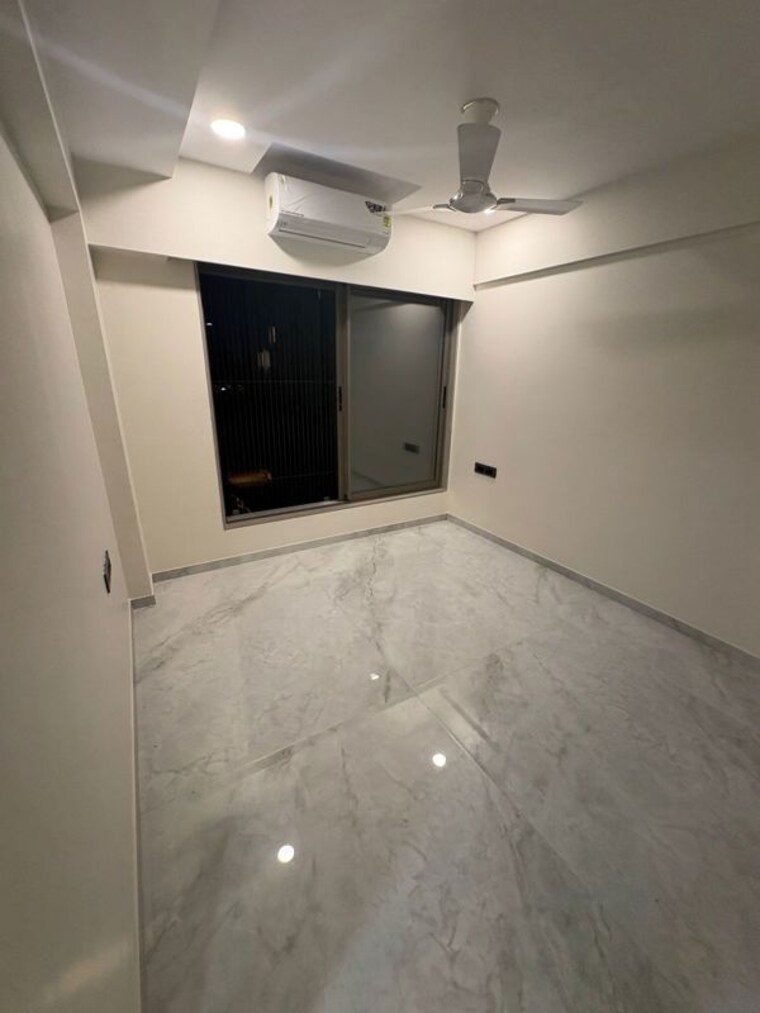 Room, gurukrupa-nirmalam 2 Bedroom 670 Sq.Ft. Apartment In Bandra East Mumbai 10325800