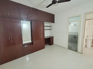 Room in 2.5 BHK Apartment at Reliable Lake Dew Residency, Haralur Road – for Rent