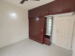 Room in 2.5 BHK Apartment at Reliable Lake Dew Residency, Haralur Road – for Rent