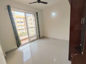 Room in 2.5 BHK Apartment at Reliable Lake Dew Residency, Haralur Road – for Rent