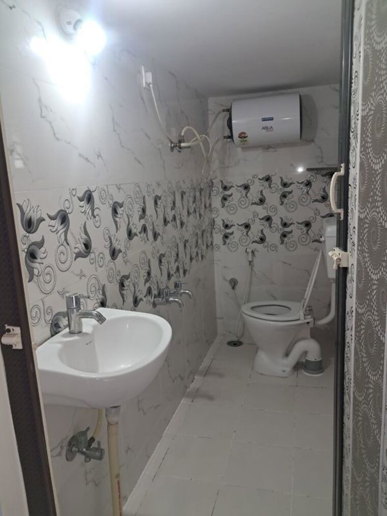 Bathroom, iti layout 1 Bedroom 400 Sq.Ft. Builder Floor In Iti Layout Bangalore 10325917