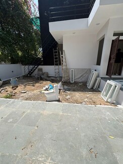 3 BHK + Servant Room Villa For Rent in RWA Apartments Sector 61